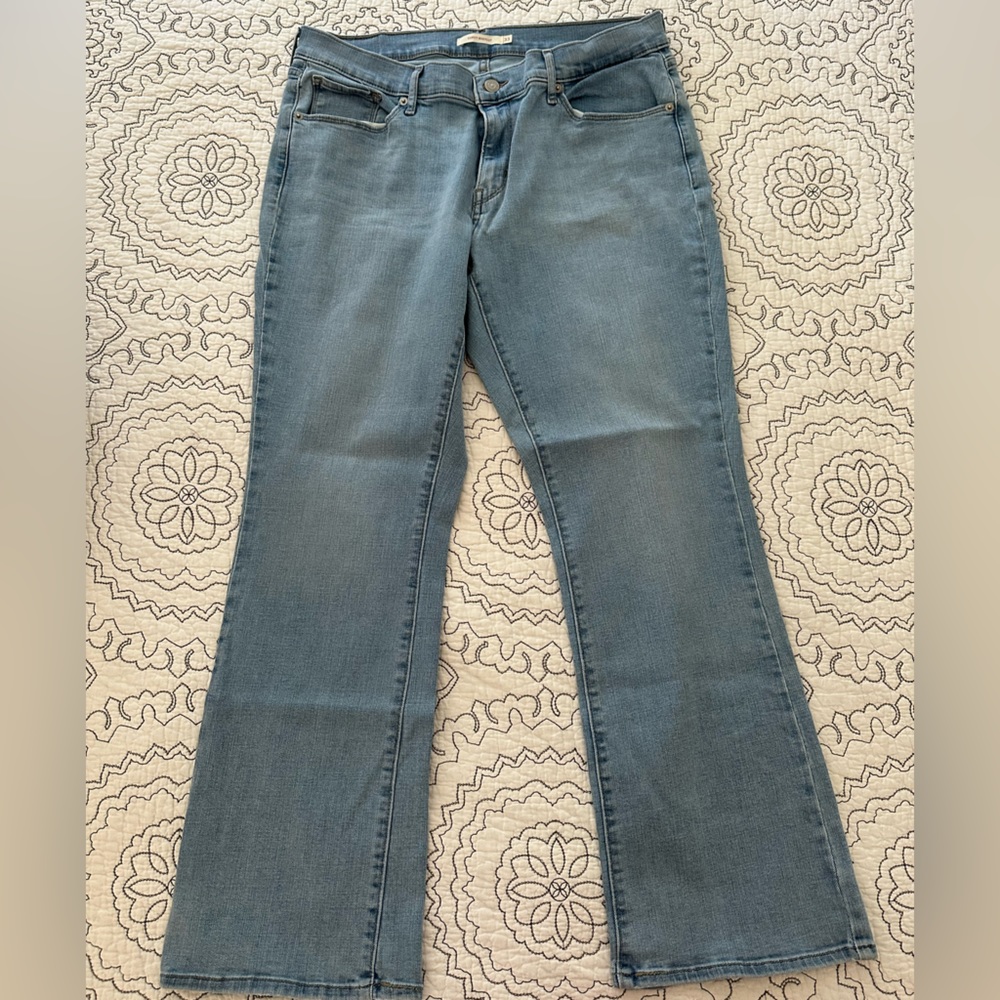 Curvy Bootcut Levi’s
